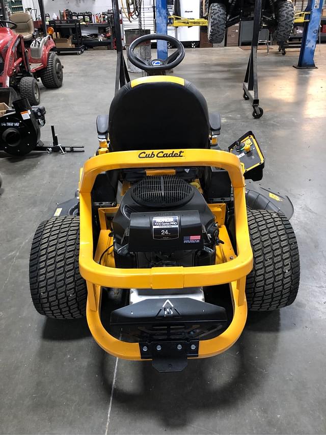 Image of Cub Cadet Ultima ZTS2 equipment image 1