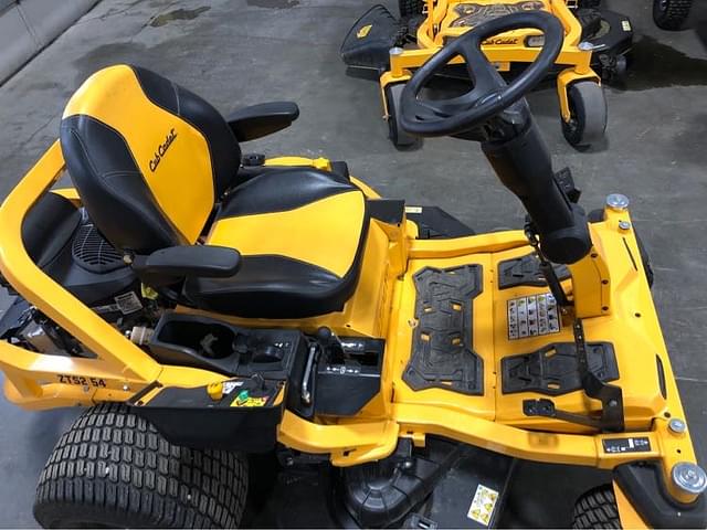 Image of Cub Cadet Ultima ZTS2 equipment image 4