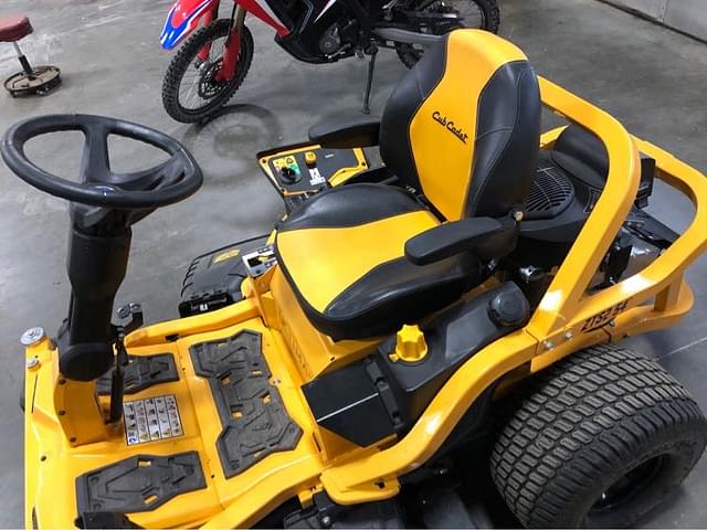 Image of Cub Cadet Ultima ZTS2 equipment image 3