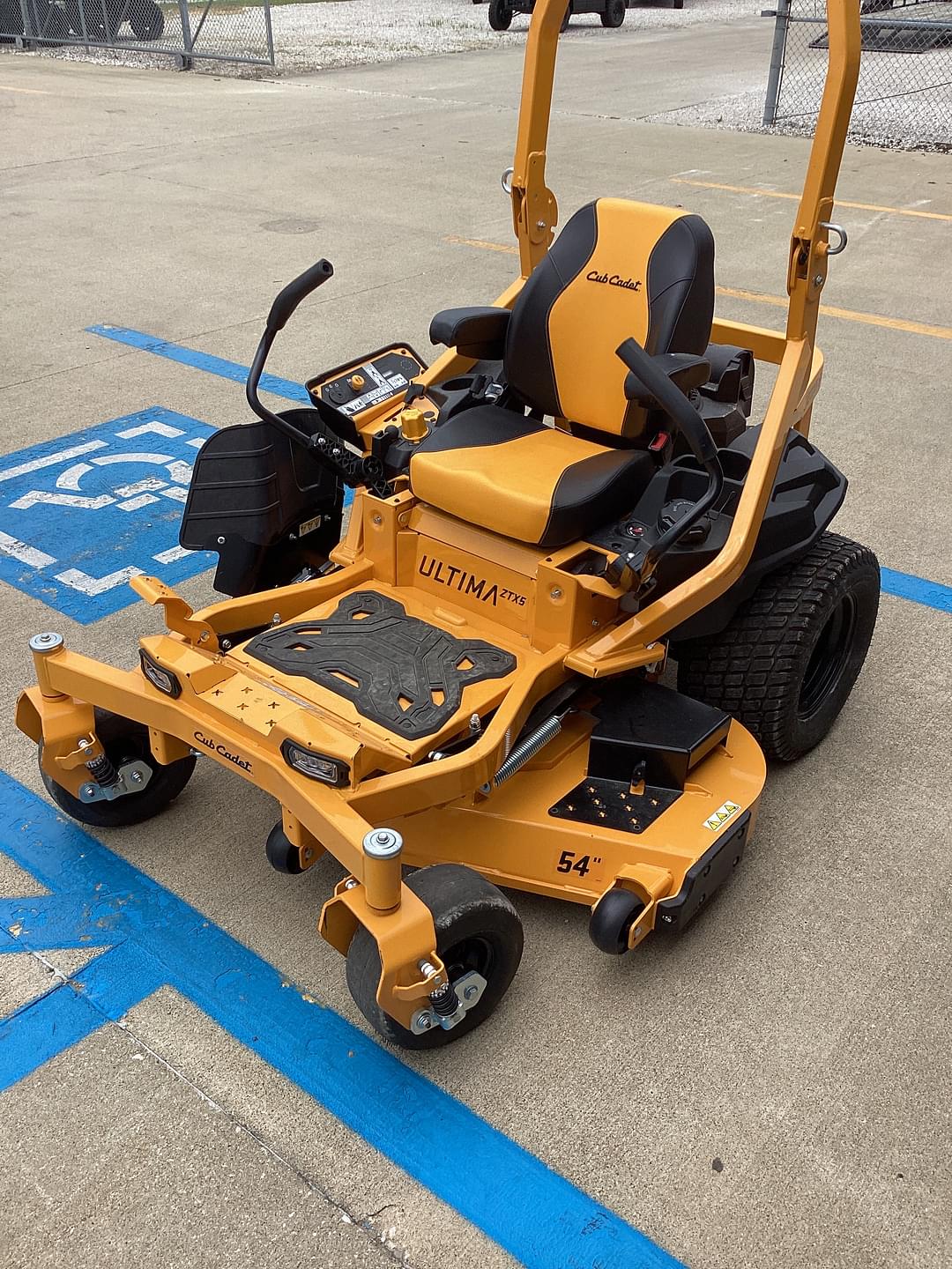 Image of Cub Cadet Ultima ZTX5 Image 0