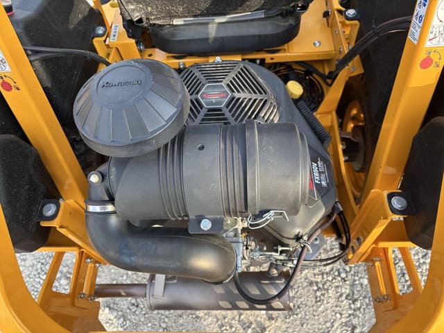 Image of Cub Cadet Pro Z 560L equipment image 1
