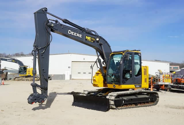 Image of John Deere 135G equipment image 3