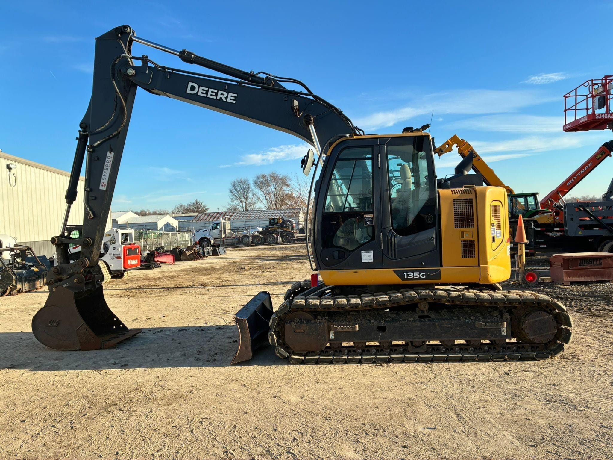 2022 John Deere 135G Equipment Image0