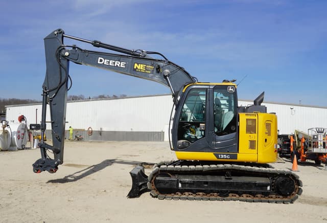 Image of John Deere 135G equipment image 2