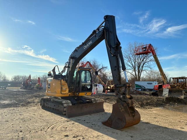 Image of John Deere 135G equipment image 3