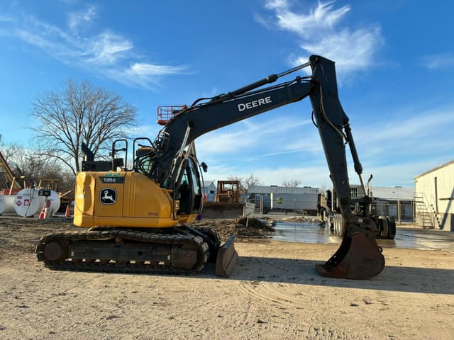 Image of John Deere 135G equipment image 4
