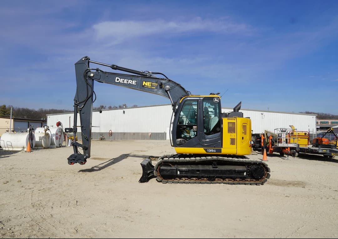 Image of John Deere 135G Primary image