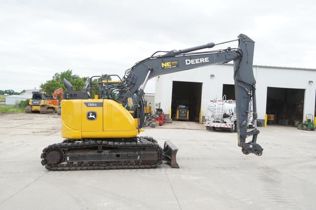 Image of John Deere 135G equipment image 4