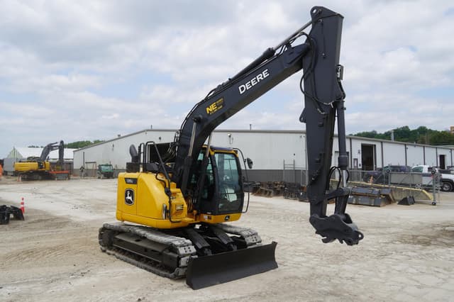 Image of John Deere 135G equipment image 2