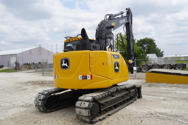 Image of John Deere 135G equipment image 4