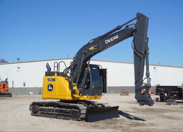 Image of John Deere 135G equipment image 4