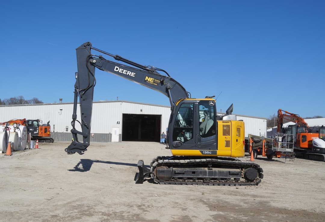 Image of John Deere 135G Primary image