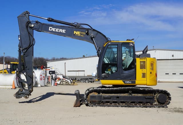 Image of John Deere 135G equipment image 2