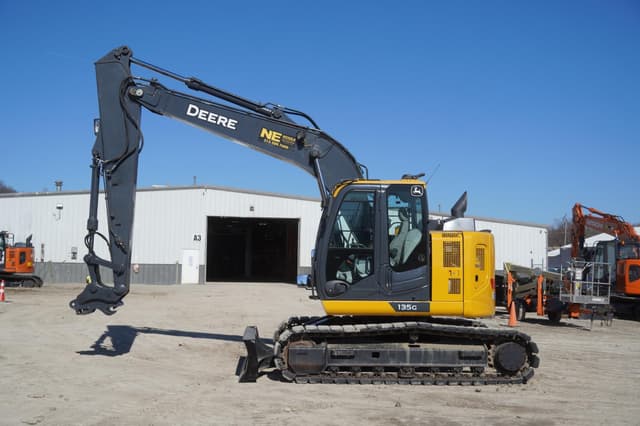 Image of John Deere 135G equipment image 1