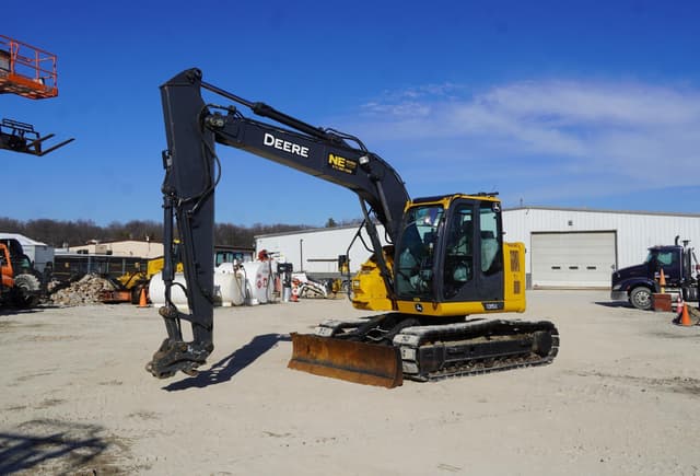 Image of John Deere 135G equipment image 1