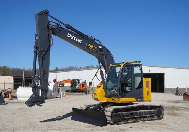 Image of John Deere 135G equipment image 2