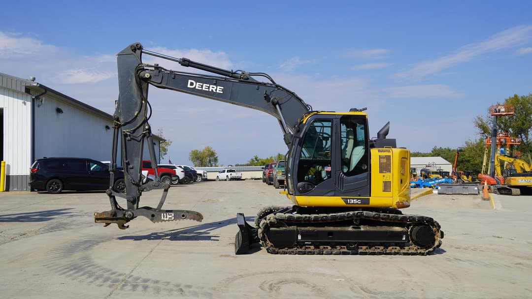 Image of John Deere 135G Primary image