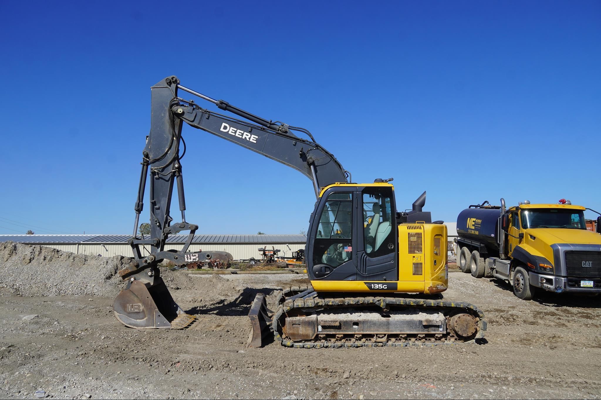 2022 John Deere 135G Equipment Image0