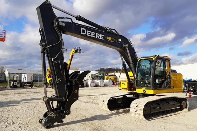 Image of John Deere 200G equipment image 2