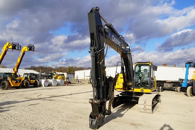 Image of John Deere 200G equipment image 3