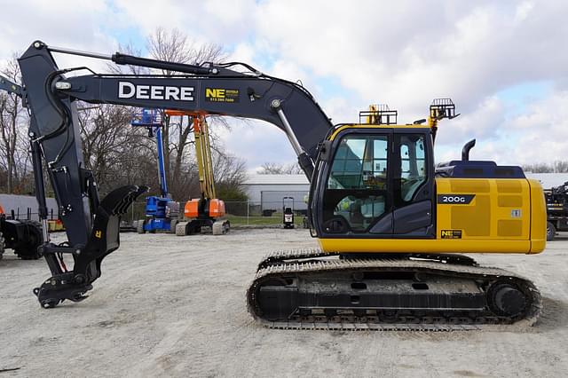 Image of John Deere 200G equipment image 1