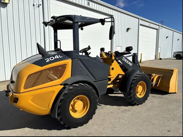 Image of John Deere 204L equipment image 2
