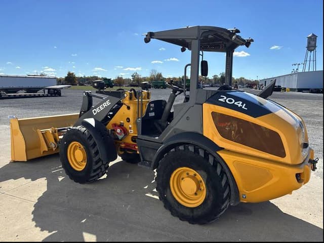 Image of John Deere 204L equipment image 4