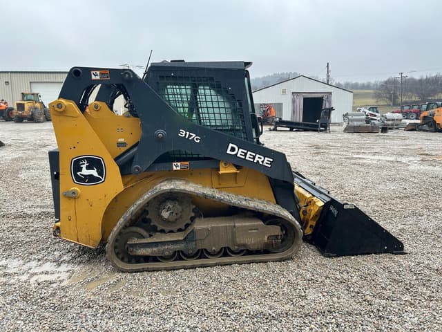 Image of John Deere 317G equipment image 4