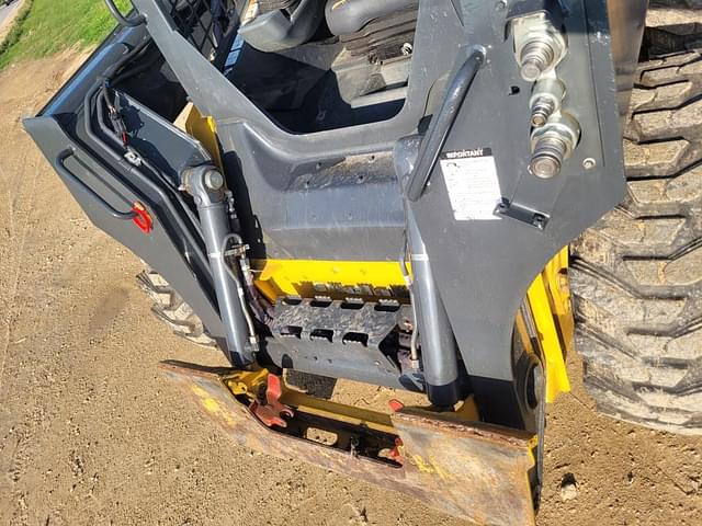 Image of John Deere 320G equipment image 2