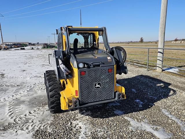 Image of John Deere 324G equipment image 3