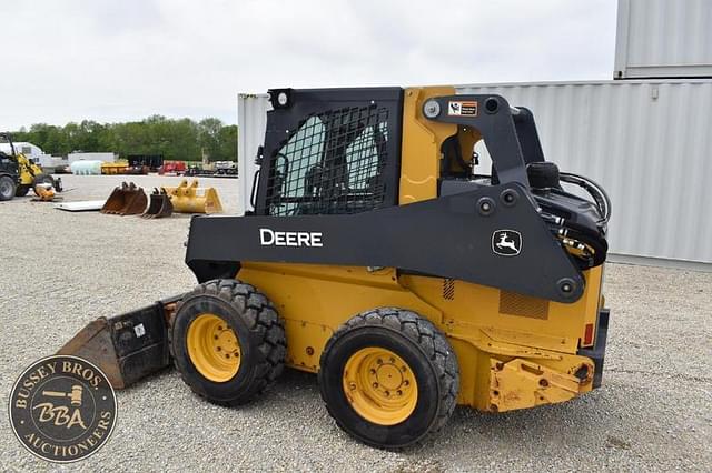 Image of John Deere 324G equipment image 4