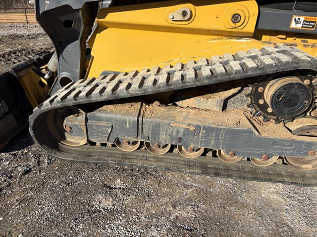 Image of John Deere 331G equipment image 3