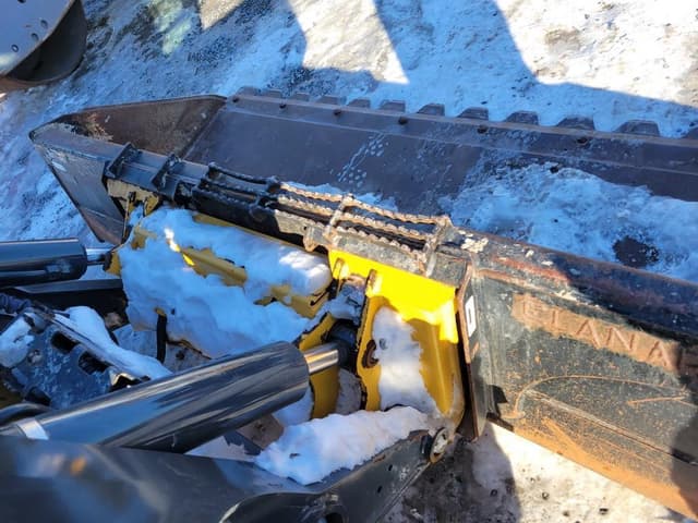 Image of John Deere 332G equipment image 4