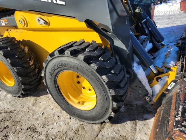 Image of John Deere 332G equipment image 3