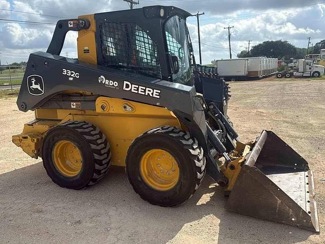 Image of John Deere 332G equipment image 2
