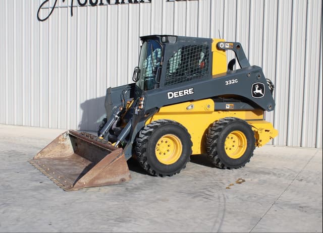 Image of John Deere 332G equipment image 2