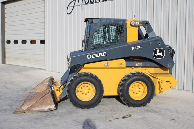Image of John Deere 332G equipment image 4