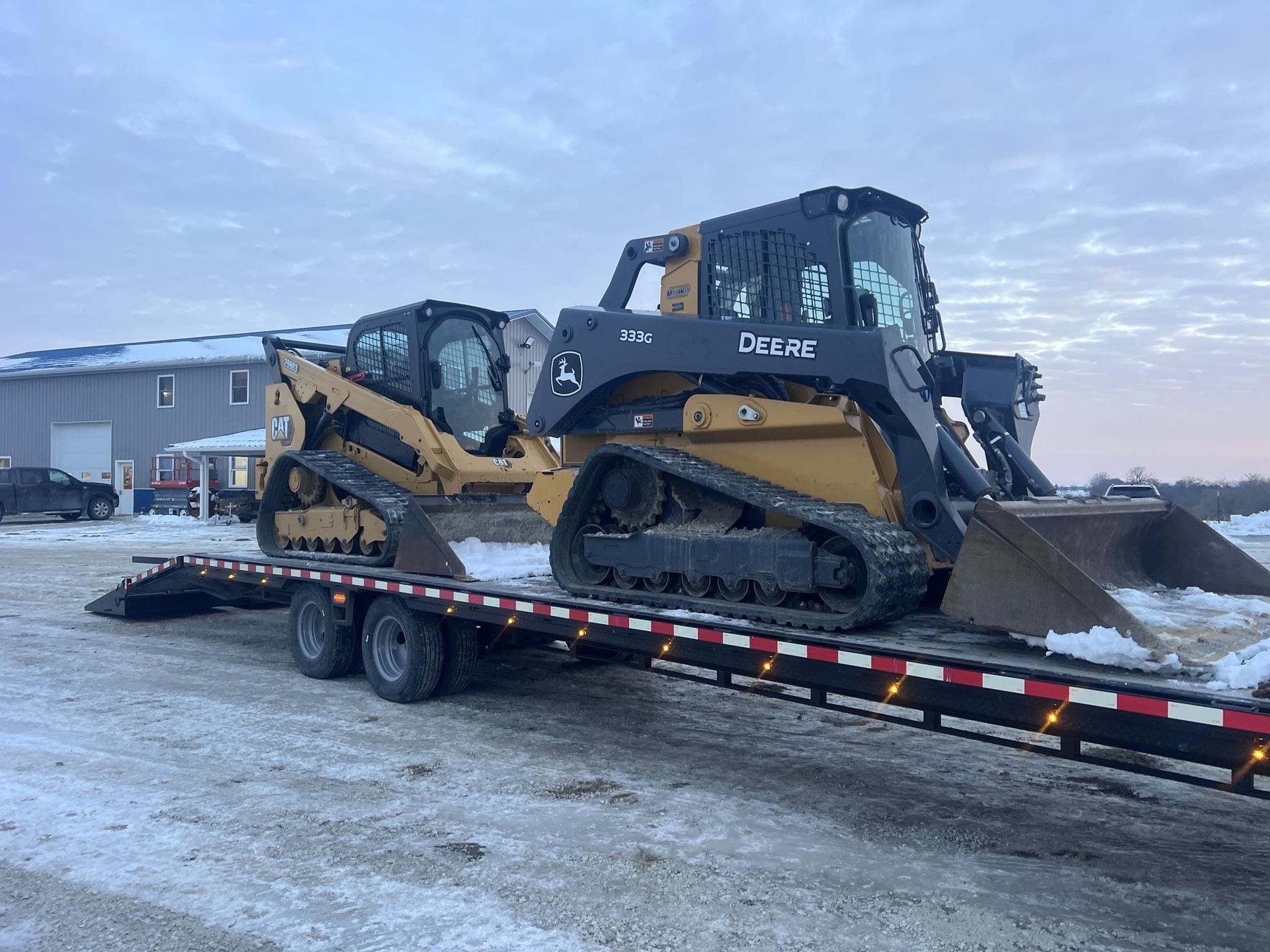 2022 John Deere 333G Equipment Image0