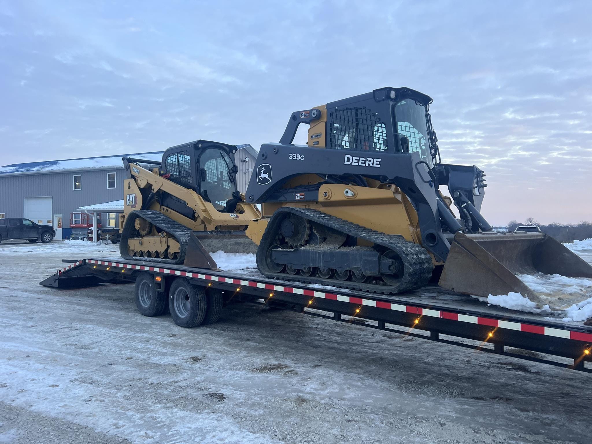 Main image John Deere 333G