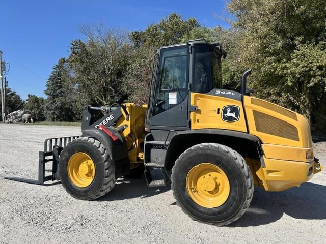Image of John Deere 344L equipment image 4