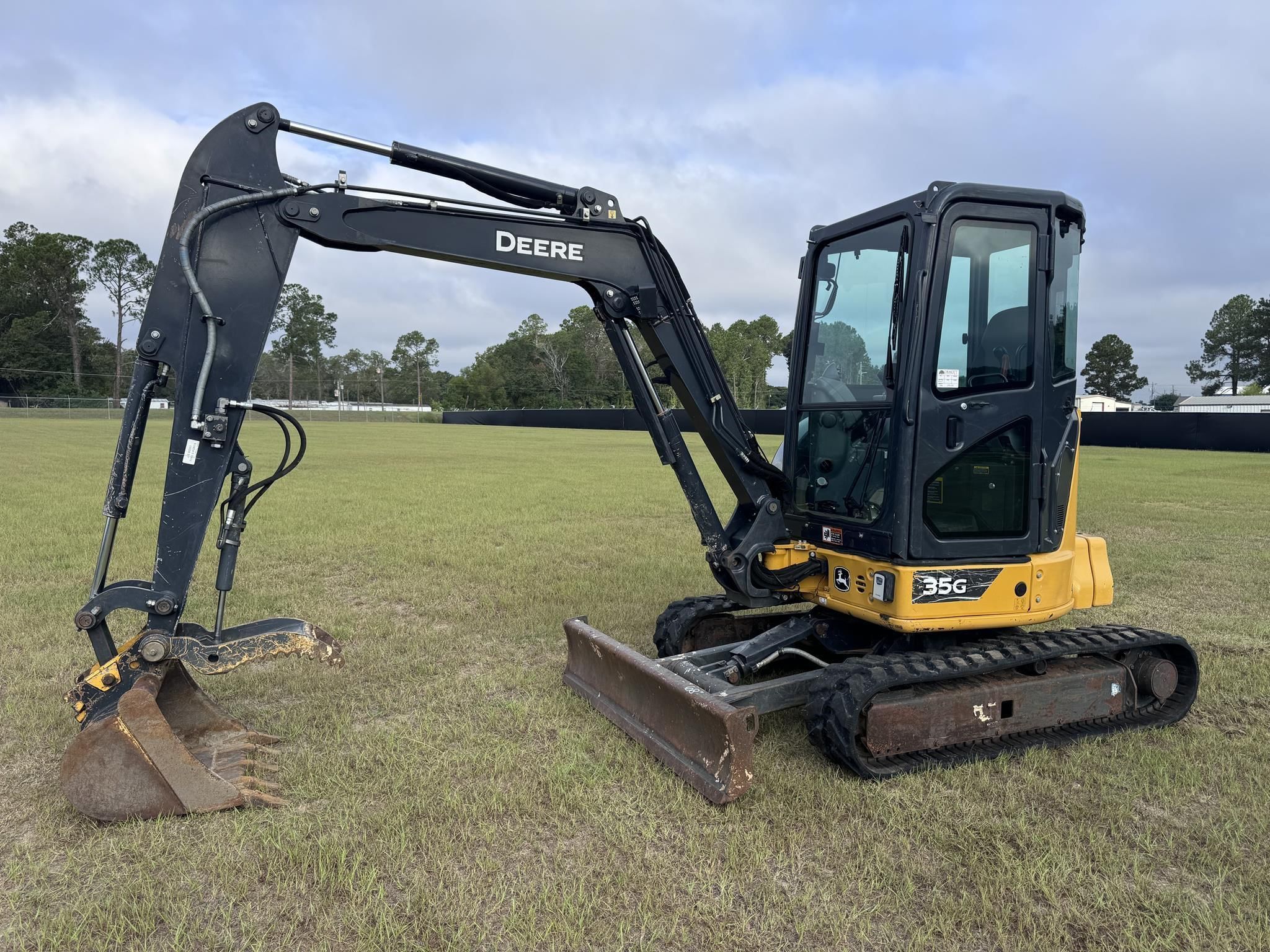 2022 John Deere 35G Equipment Image0