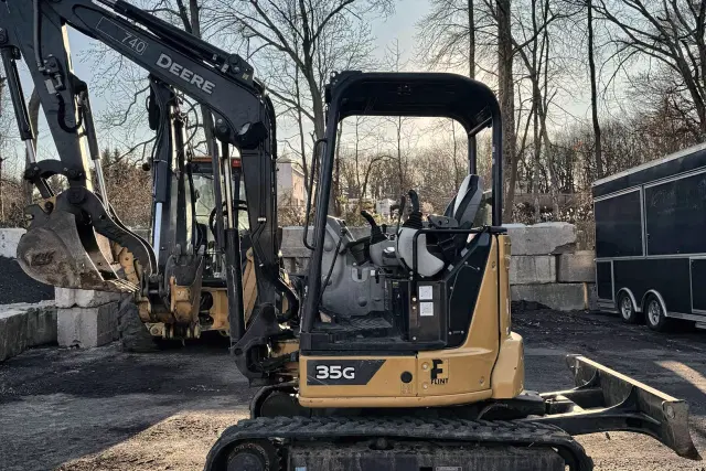 Image of John Deere 35G equipment image 4
