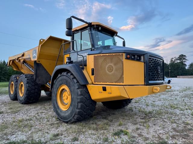 Image of John Deere 410E equipment image 2