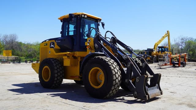 Image of John Deere 624P equipment image 3