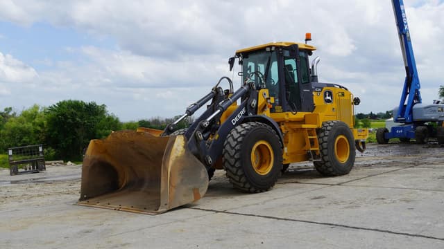 Image of John Deere 624P equipment image 3
