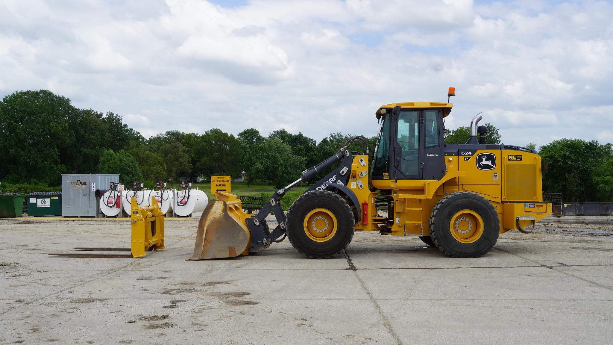 2022 John Deere 624P Equipment Image0