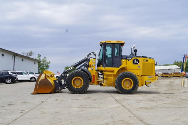 Image of John Deere 624P equipment image 1