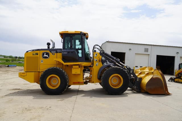 Image of John Deere 624P equipment image 4