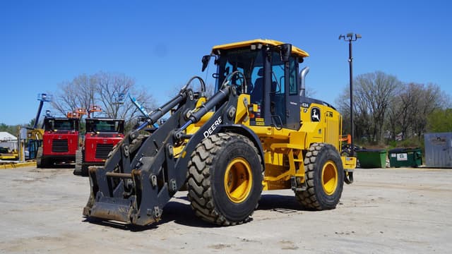Image of John Deere 624P equipment image 1