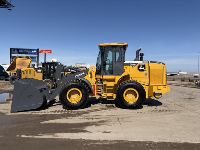 Image of John Deere 624P equipment image 1